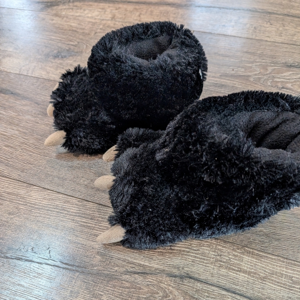 Toddler Black Bear Paw Slippers XS  Size 5-8  Monster Soft Furry